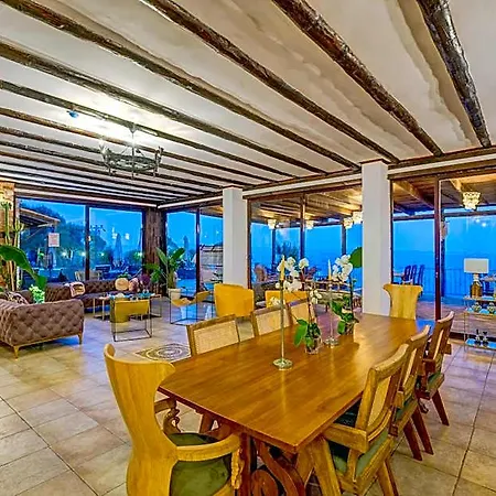 Otel Papazlikhan Altınoluk